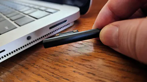 assets/Microsoft-Surface-connector-plug-charger.jpeg