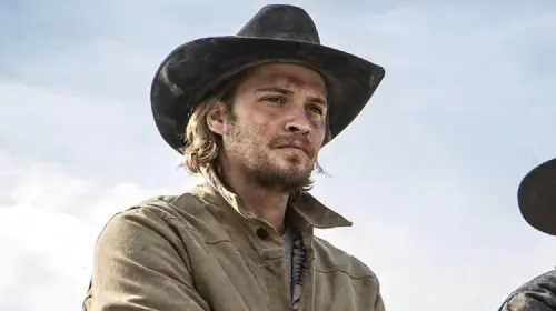 assets/luke-grimes-in-yellowstone.jpeg
