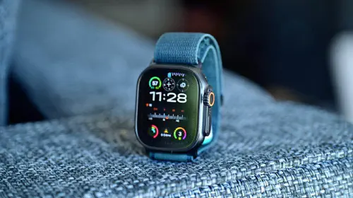 assets/62004-128399-61633-127601-Apple-Watch-Ultra-with-Strap-on-Couch-xl-xl.jpeg