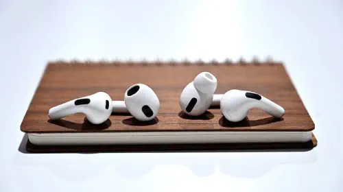 assets/63668-132422-61491-127015-0-90671-AirPods-3-and-pro-xl-xl-xl.jpeg