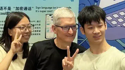 assets/63663-132417-63102-131091-000-lead-Tim-Cook-xl-xl.jpeg