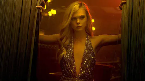 assets/the-neon-demon-elle-fanning.jpeg