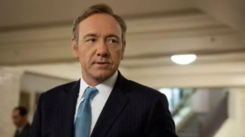 assets/kevin-spacey-in-house-of-cards-wearing-a-suit-and-blue-tie-looking-off-screen.jpeg