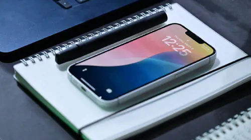 assets/63798-132725-iPhone-16e-Desk-xl.jpeg
