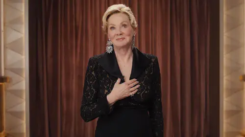 assets/jean-smart-in-hacks.jpeg