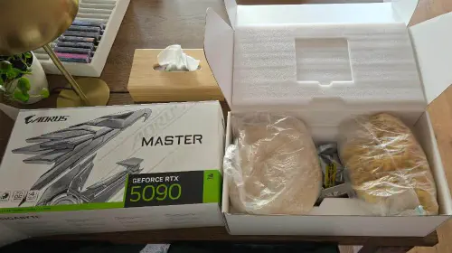 assets/i-made-the-wonderful-mistake-of-ordering-a-5090-from-amazon-v0-ydv8avijs35f1.jpeg