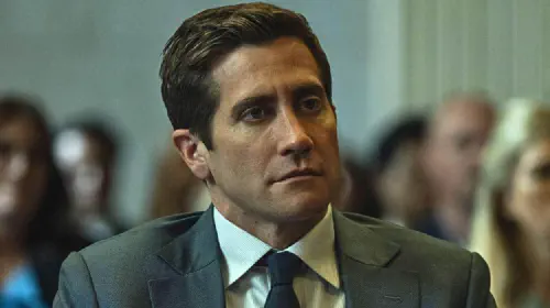 assets/jake-gyllenhaal-in-presumed-innocent-1.jpeg
