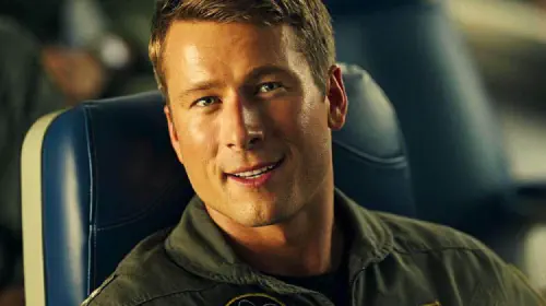 assets/glenn-powell-top-gun-maverick.jpeg