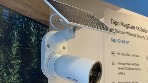 assets/Tapo-MagCam-4K-Solar-angle.jpeg