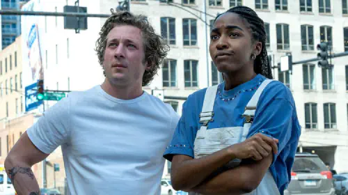 assets/jeremy-allen-white-and-ayo-edebiri-in-the-bear.jpeg