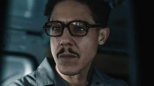 assets/theo-rossi-in-carry-on.jpeg