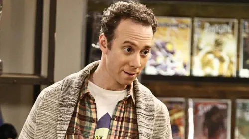 assets/kevin-sussman-as-stuart-in-big-bang-theory.jpeg