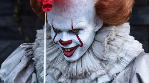 assets/bill-skarsg-rd-as-pennywise-in-it-2017.jpeg