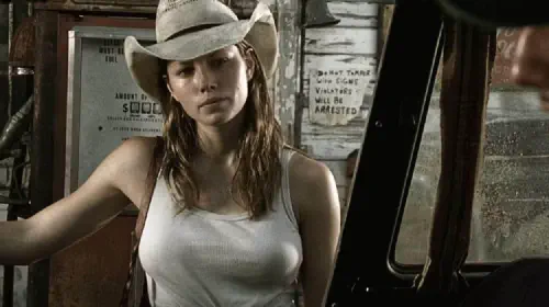 assets/jessica-biel-in-the-texas-chainsaw-massacre.jpeg