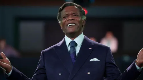 assets/samuel-l-jackson-in-robocop-remake.jpeg