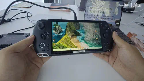 assets/GPD-Win-5-Handheld-Gaming-Console-With-AMD-Strix-Halo-Ryzen-AI-MAX-395-_1-scaled.jpeg