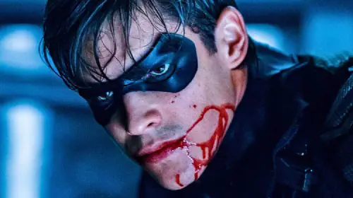 assets/brenton-thwaites-as-robin-in-titans.jpeg