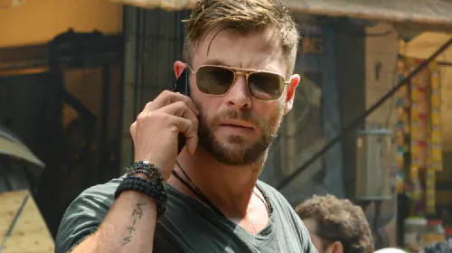 assets/chris-hemsworth-in-extraction.jpeg