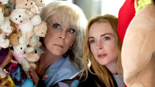 assets/jamie-lee-curtis-and-lindsay-lohan-in-freakier-friday.jpeg