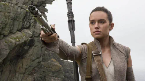 assets/daisy-ridley-as-rey-skywalker-in-star-wars-the-last-jedi.jpeg
