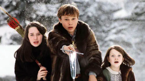 assets/georgie-henley-william-moseley-and-anna-popplewell-in-chronicles-of-narnia.jpeg