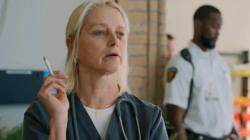 assets/katherine-lanasa-as-dana-evans-in-the-pitt-season-1.jpeg