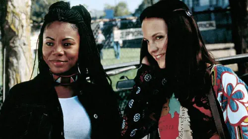 assets/regina-hall-and-anna-faris-in-scary-movie.jpeg