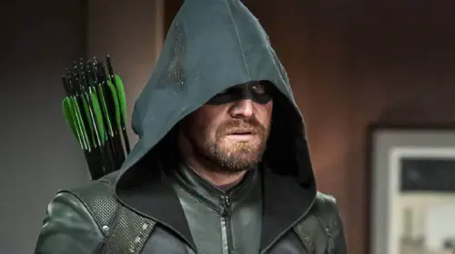 assets/stephen-amell-as-oliver-queen-in-arrow-season-8.jpeg