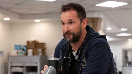 assets/noah-wyle-the-pitt-hbo.jpeg