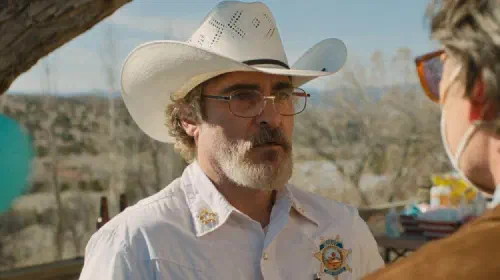 assets/joaquin-phoenix-in-eddington.jpeg