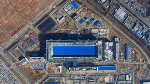 assets/Samsung-wafer-production-facility.jpeg