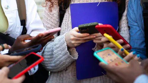 assets/teens-teenagers-GettyImages-2158370531.jpeg
