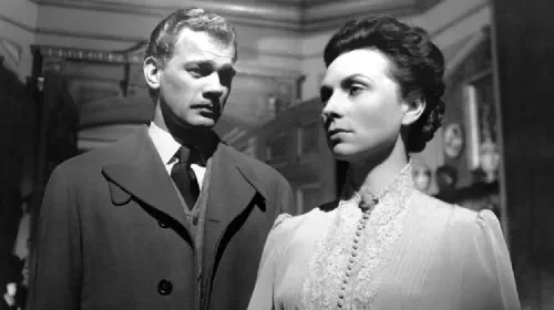 assets/a-man-looks-at-a-woman-in-a-still-from-the-magnificent-ambersons.jpeg