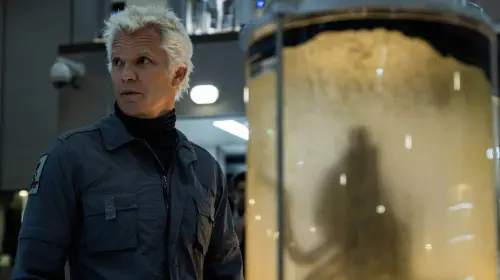 assets/timothy-olyphant-in-alien-earth.jpeg