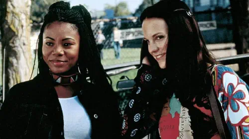 assets/regina-hall-and-anna-faris-in-scary-movie.jpeg