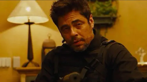 assets/del-toro-in-sicario.jpeg