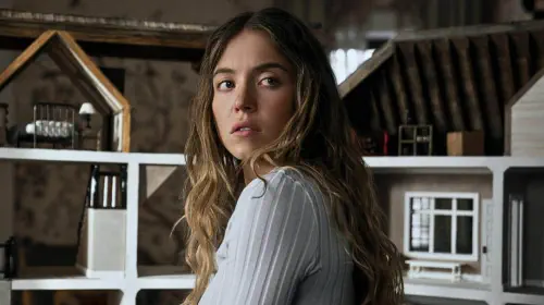 assets/sydney-sweeney-in-the-housemaid.jpeg
