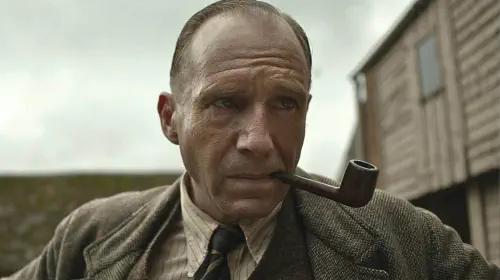 assets/ralph-fiennes-in-the-dig.jpeg