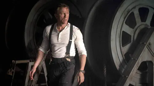 assets/daniel-craig-in-no-time-die-1.jpeg