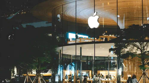 assets/Apple-1.jpeg