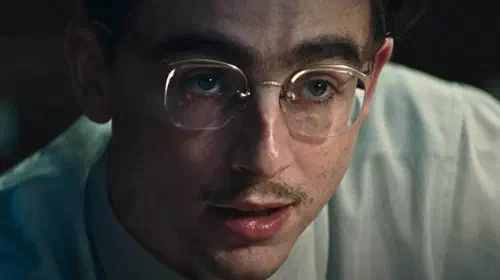 assets/timoth-e-chalamet-in-marty-supreme.jpeg