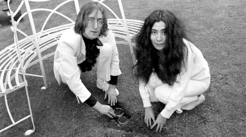 assets/yoko-ono-and-john-lennon-1.jpeg