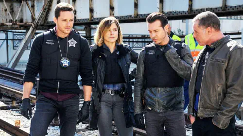 assets/jesse-lee-soffer-as-jay-halstead-sophia-bush-as-erin-lindsay-jon-seda-as-antonio-dawson-and-jason-beghe-as-hank-voight-in-chicago-pd-season-3-episode-7.jpeg