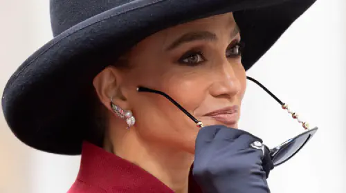 assets/jennifer-lopez-holding-sunglasses-on-the-set-of-the-last-mrs-parrish.jpeg