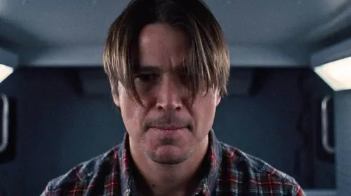 assets/josh-hartnett-in-trap-1.jpeg
