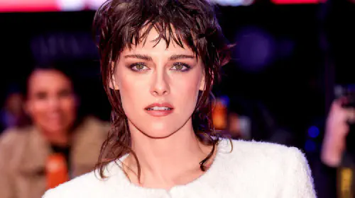 assets/kristen-stewart-with-her-lips-slightly-parted-on-a-red-carpet.jpeg