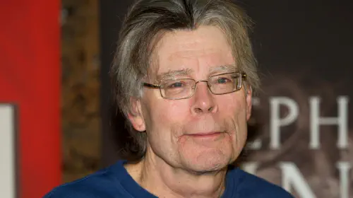 assets/stephen-king-at-a-book-signing.jpeg