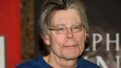 assets/stephen-king-at-a-book-signing.jpeg