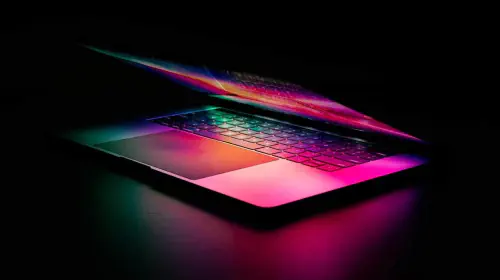 assets/OLED-M6-MacBook-Pro.jpeg