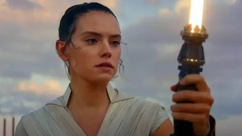 assets/daisy-ridley-as-rey-in-star-wars-the-rise-of-skywalker.jpeg